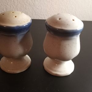 MIKASA Porcelain salt & pepper shakers